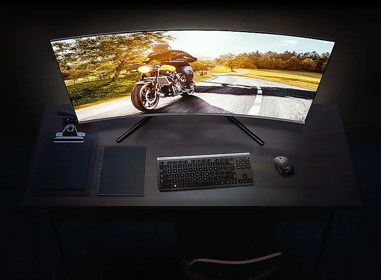 01-2018-UR59C-Immersive-Viewing-PC.jpg
