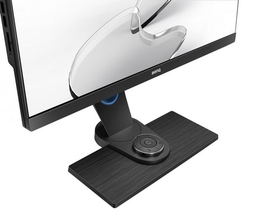 benq_SW2401PT_ergo.jpg